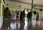 Jelang Salat Idul Adha, Satgas Yonif 511/DY Gelar Bersih-Bersih di Masjid Al-Hafidzi Distrik Dabra